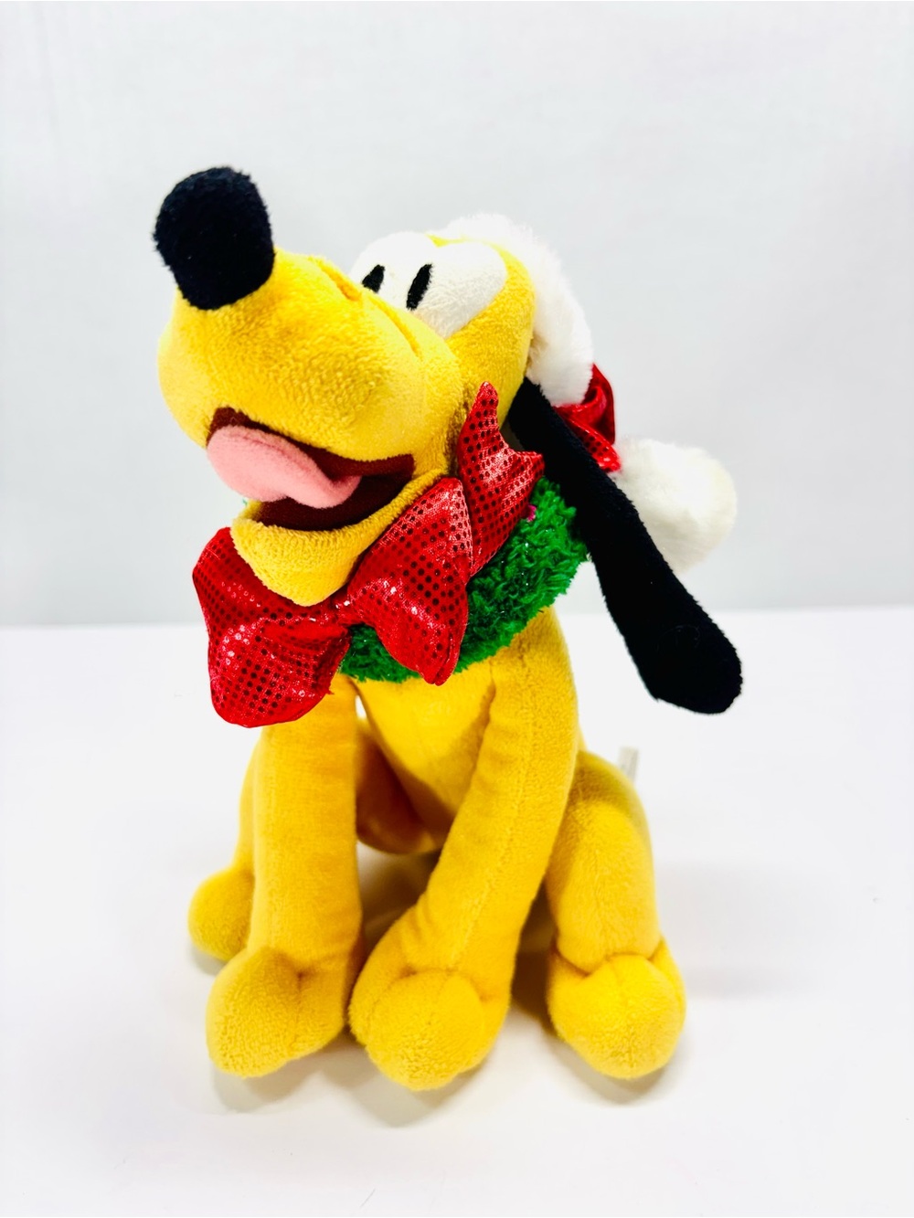 Disney Parks Walt Disney World 2009 Happy Holidays Christmas 8” Pluto Plush